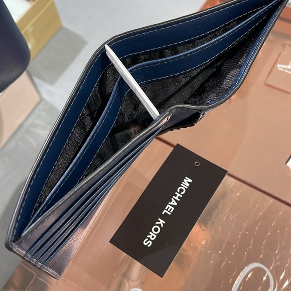 Michael Kors Cooper Billfold Wallet
Navy 
NWT - Picture 12 of 16